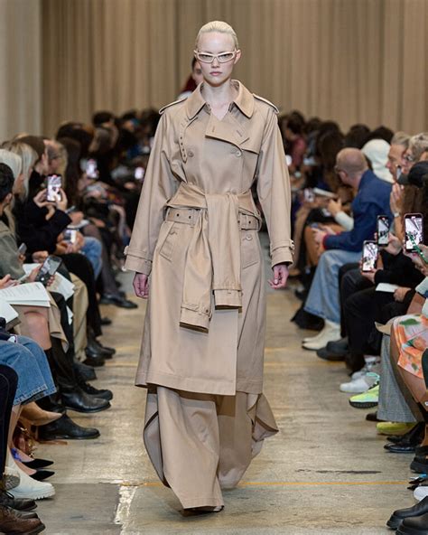 burberry 2023 spring summer|Burberry gowns.